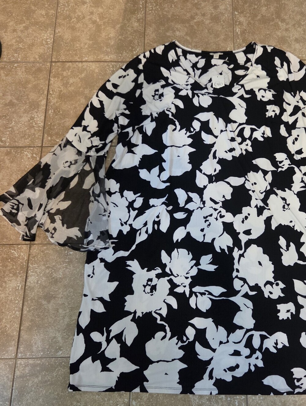 Cato Plus Size Women's Black Floral Sheer Bell Sleeve Mini Dress Sz 26/28W NWT - Picture 2 of 11